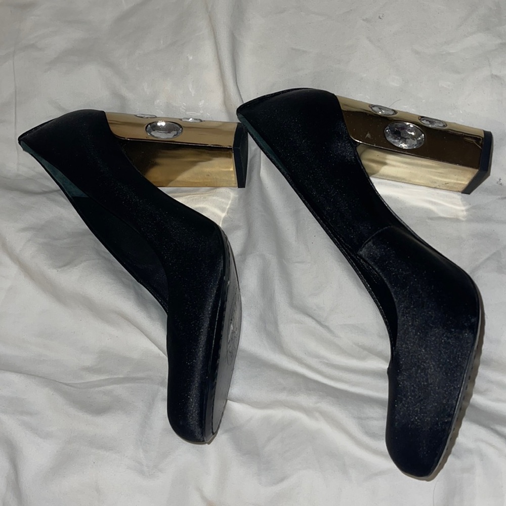 Gorgeous satin black Tory Birch heels